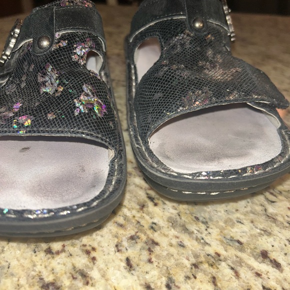 Alegria Peggy Black shimmer leather adjustable slide sandals. Size 38 (8/8.5) - Picture 3 of 9